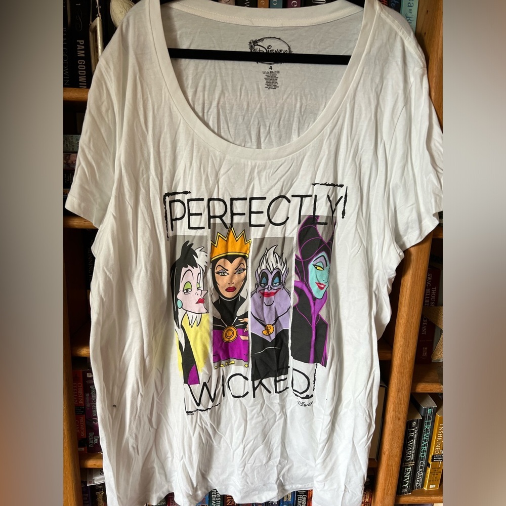Disney Villains Tshirt NWOT​